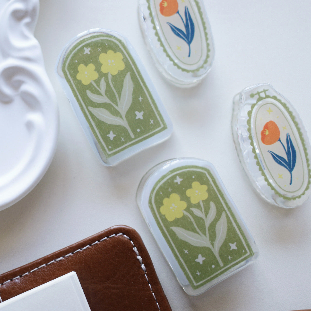 Light Retro Clips – Apple Girl & Bouquet Series