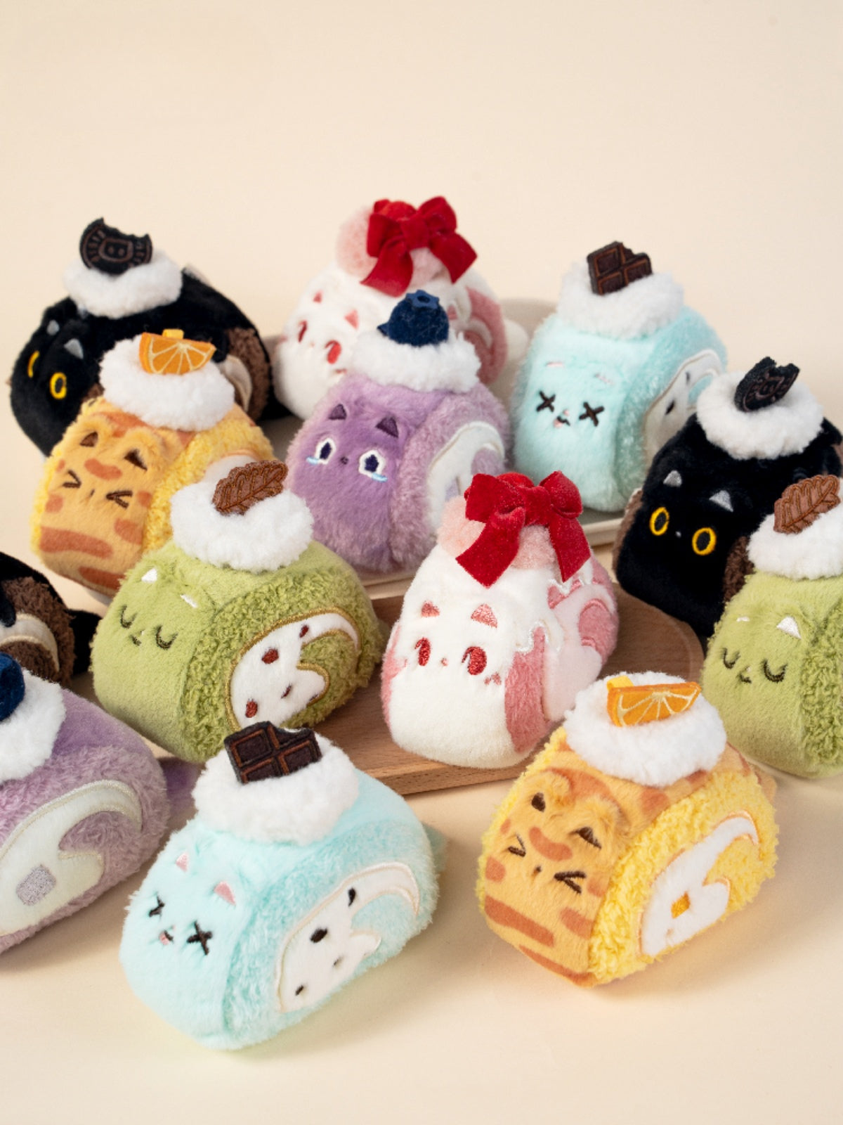Original Plush Creamy Kitty Cake Rolls Charm