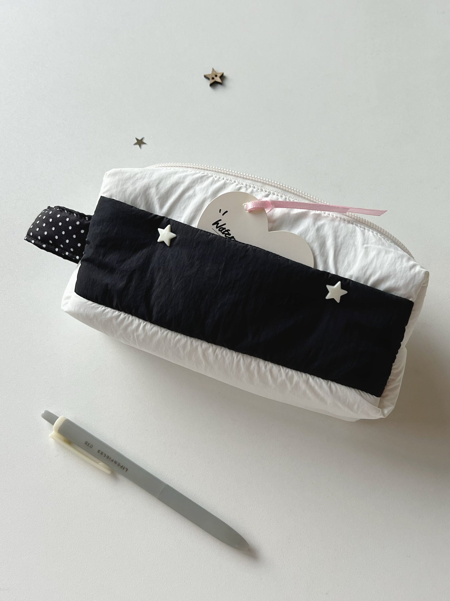Mousse Cloud Pencil Case – Soft & Spacious Handheld Pouch