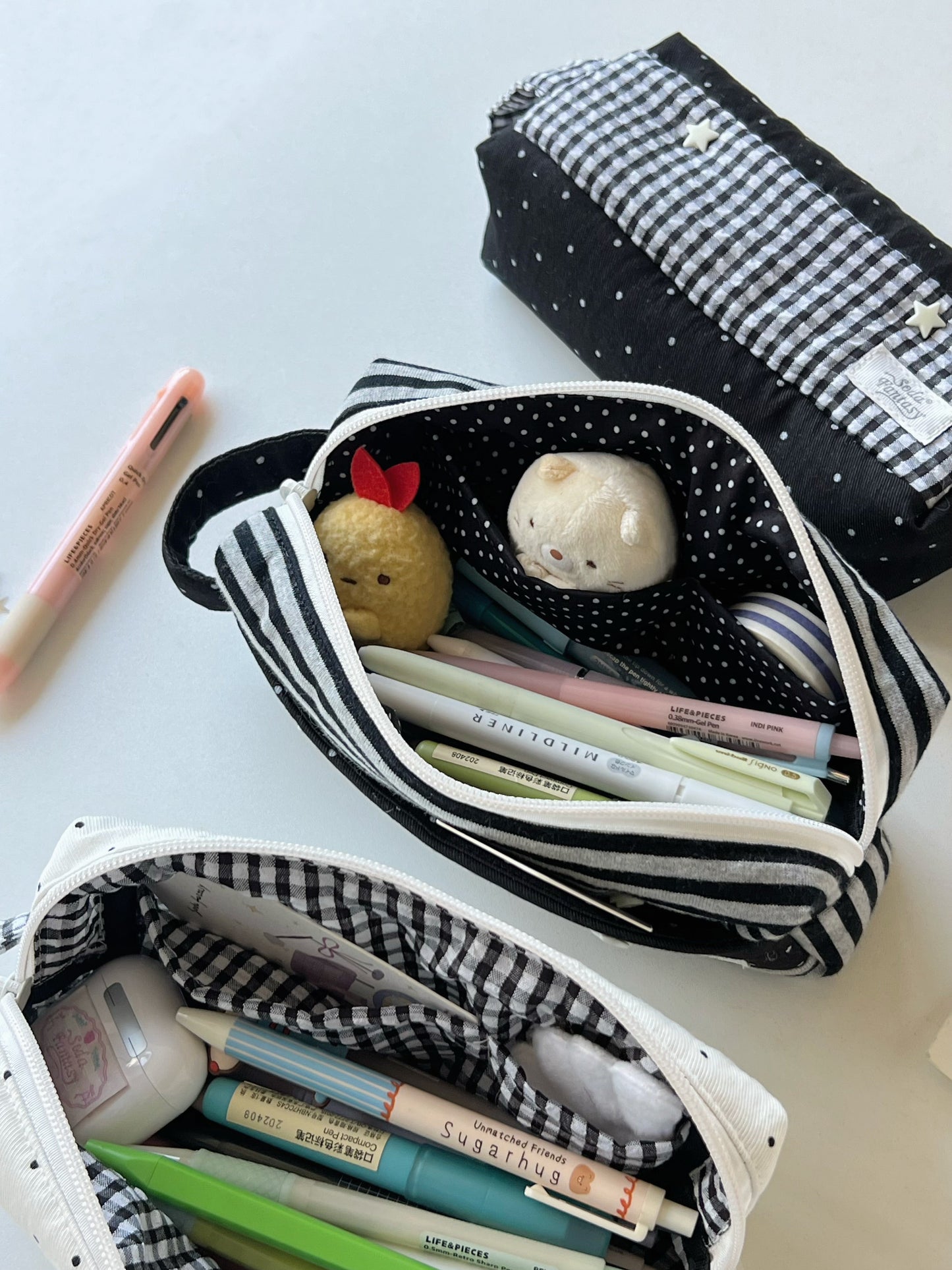 Mousse Cloud Pencil Case – Soft & Spacious Handheld Pouch