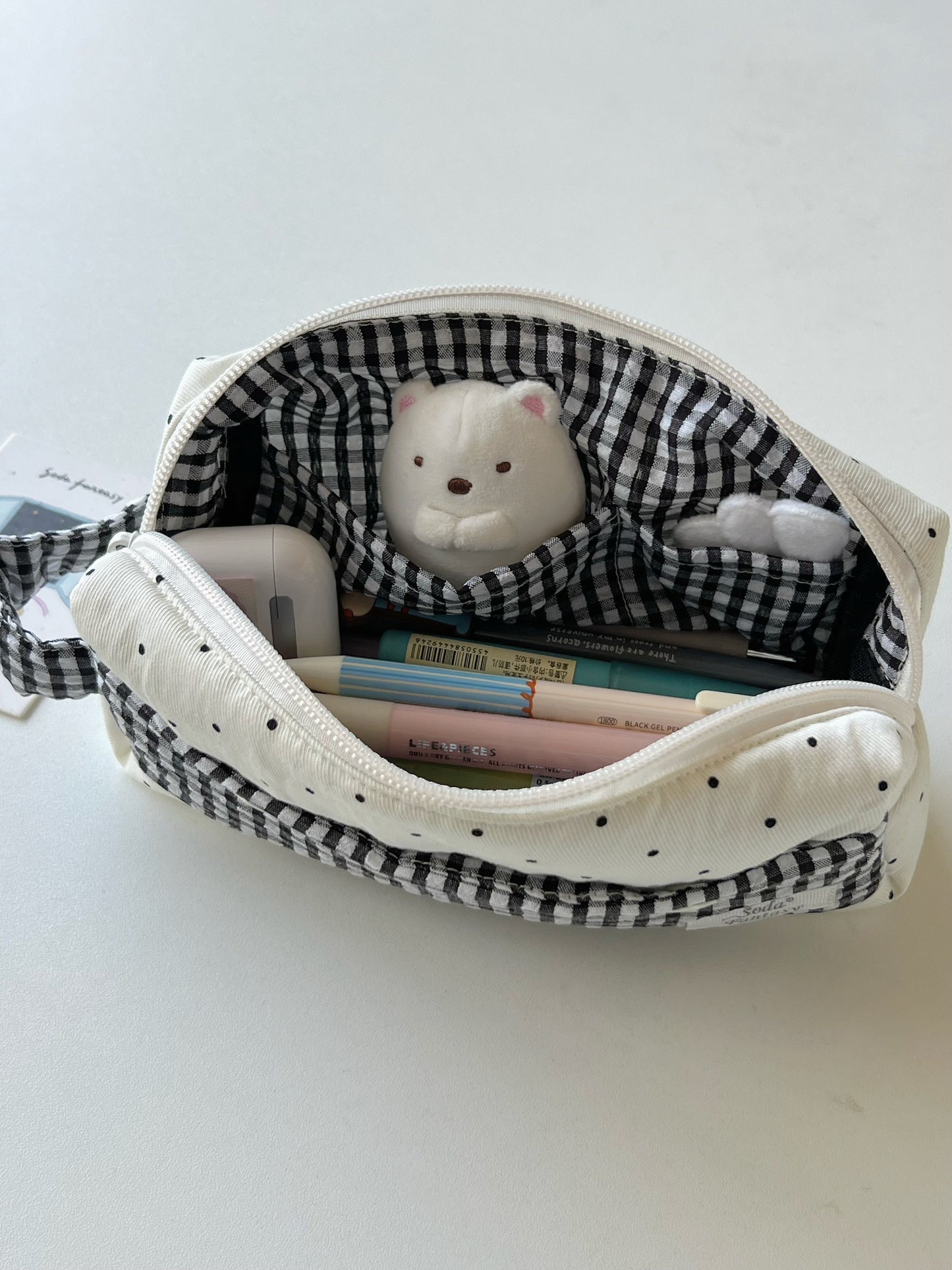 Mousse Cloud Pencil Case – Soft & Spacious Handheld Pouch