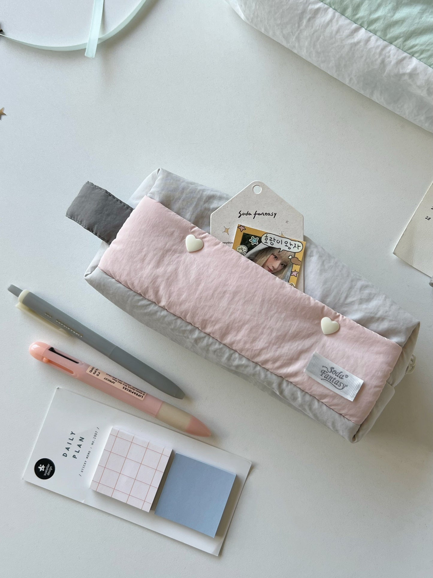Mousse Cloud Pencil Case – Soft & Spacious Handheld Pouch