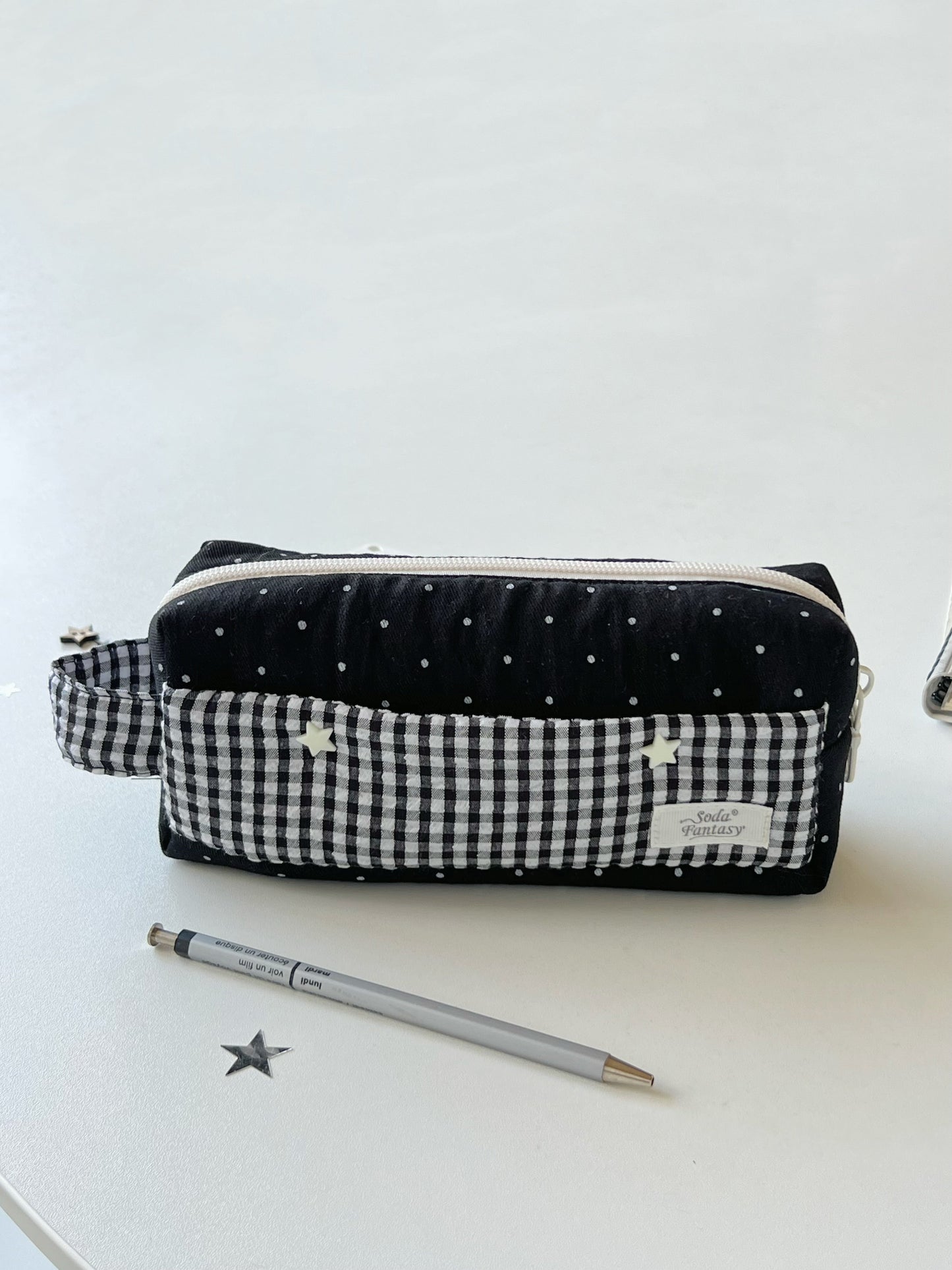 Mousse Cloud Pencil Case – Soft & Spacious Handheld Pouch